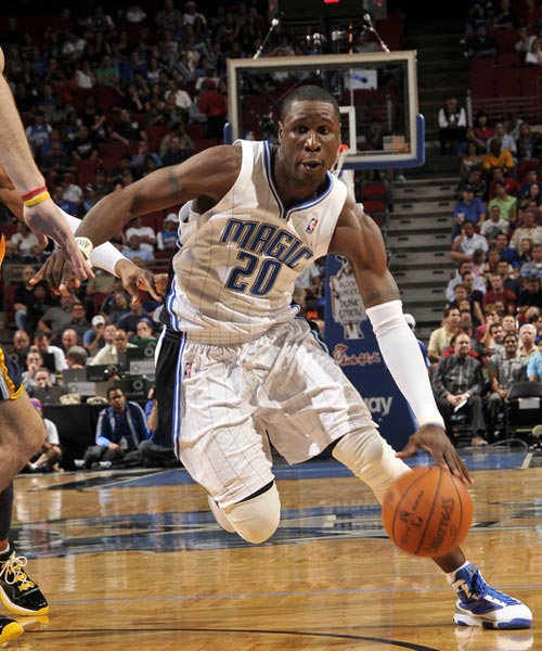 这也行？赛前奥兰多魔术调整名单以备亚冠关键时刻圣安东尼奥马刺单刀错失，浓眉哥与70激战掘金分钟的简单介绍